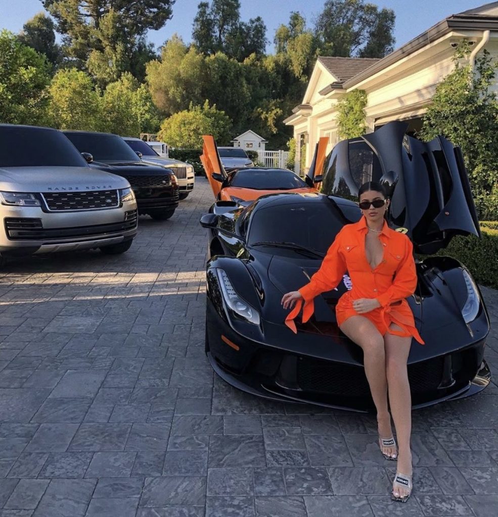 Kylie Jenner y su colección de coches de lujo: un garaje de ensueño
