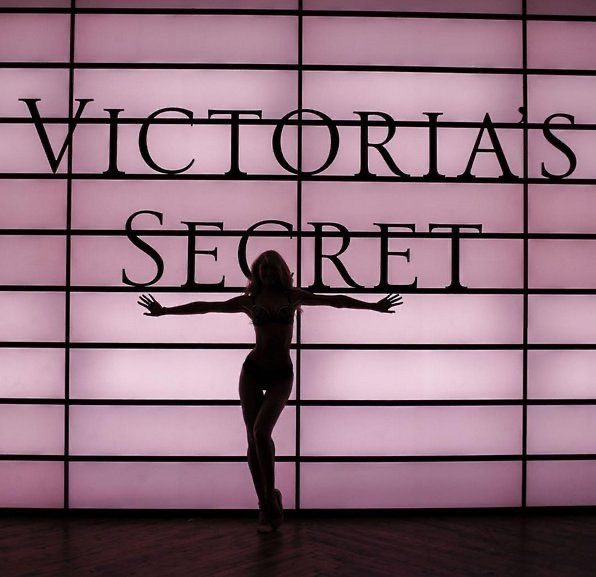 Victoria’s Secret 2025 deslumbró con glamour y diversidad.